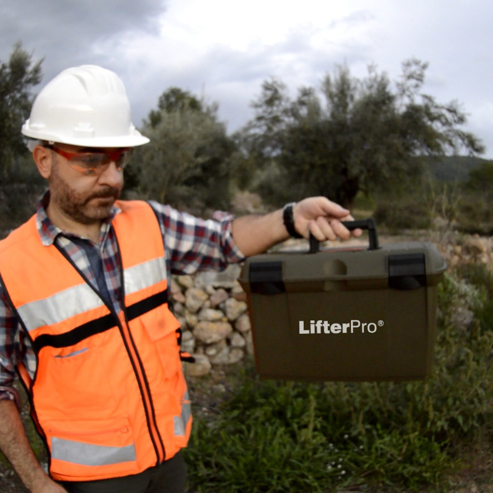 LIFTERPRO DISPOSITIVO PARA LA MANIPULACIÓN DE TAPAS URBANAS MAGNETIZABLES